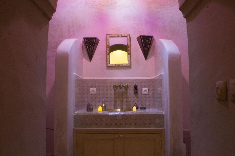 Riad Anma - Oda