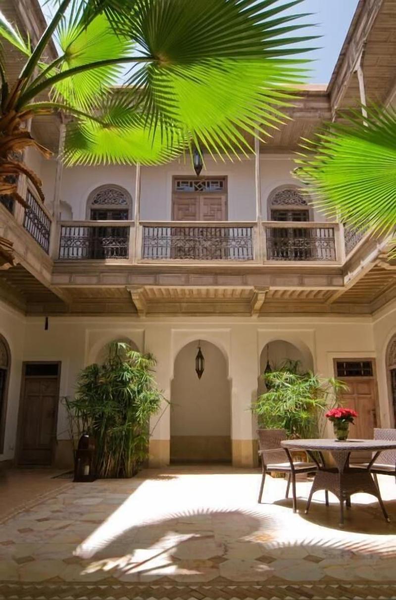 Riad Tzarra - Genel