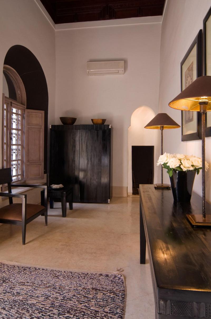Riad Tzarra - Oda