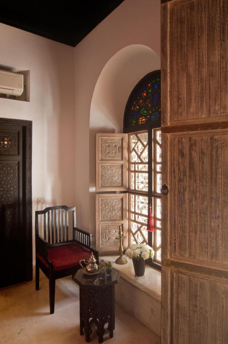 Riad Tzarra - Oda