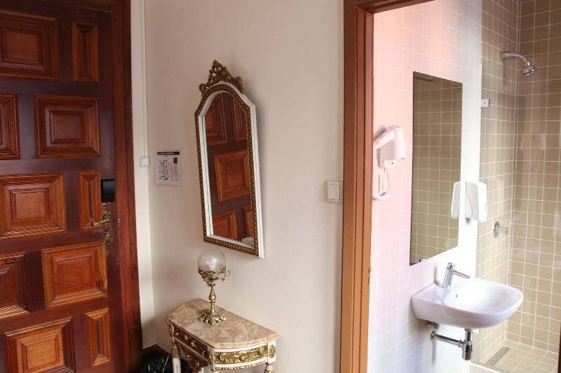 Sant Jordi Hostels Lisbon - Oda