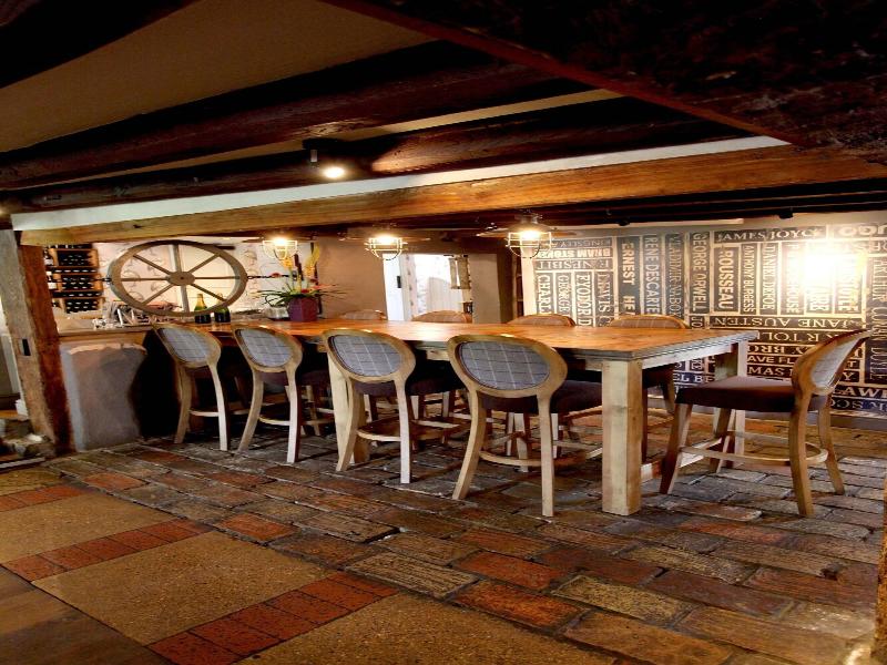 The Crown At Playhatch - Bar