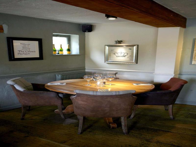 The Crown At Playhatch - Lobi