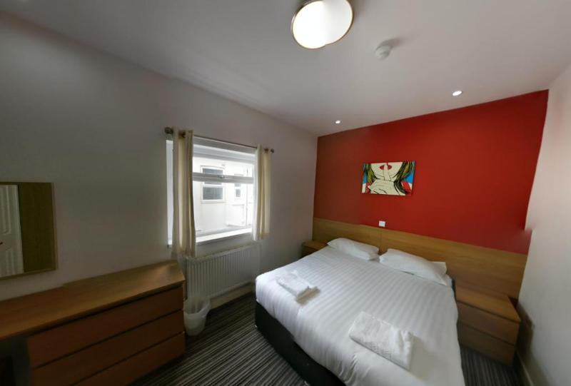 Wave Crest Hotel - Oda