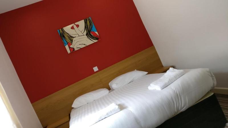 Wave Crest Hotel - Oda