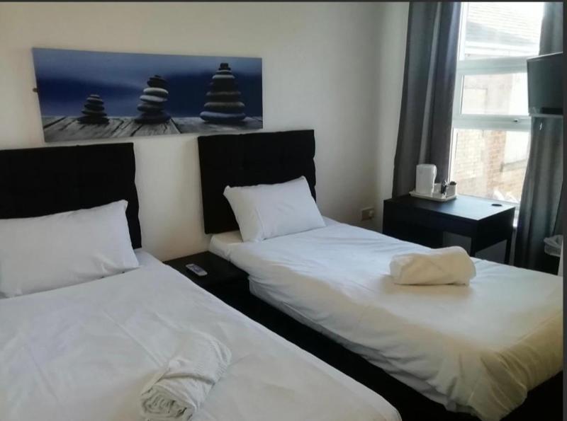 Wave Crest Hotel - Oda