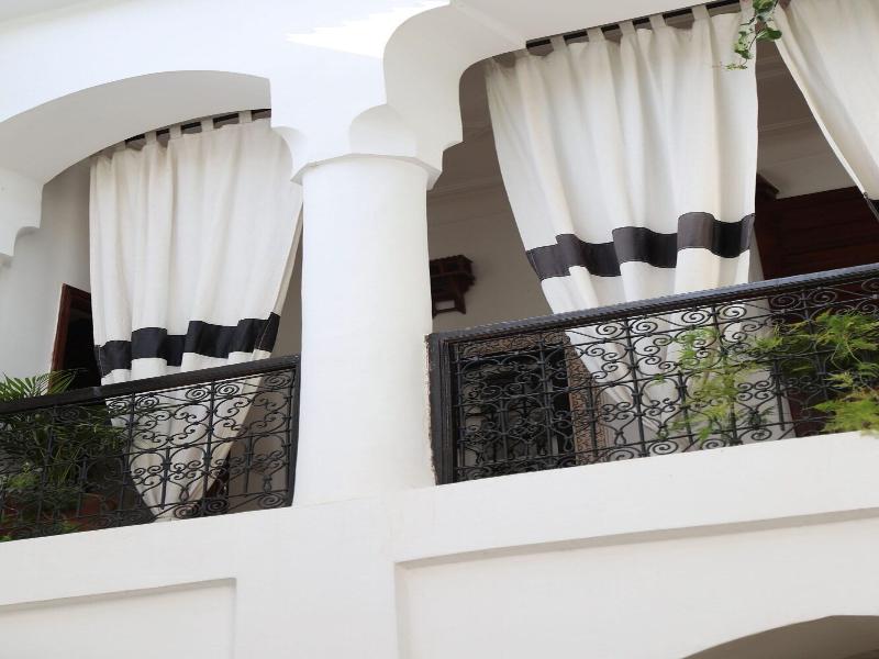 Riad Noor Charana - Genel