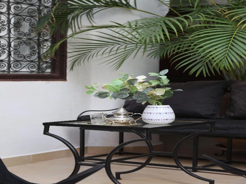 Riad Noor Charana - Genel