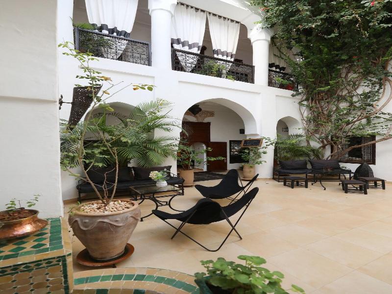 Riad Noor Charana - Genel