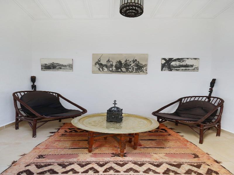 Riad Noor Charana - Genel