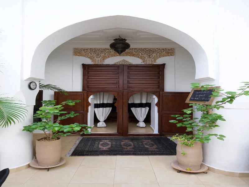 Riad Noor Charana - Genel
