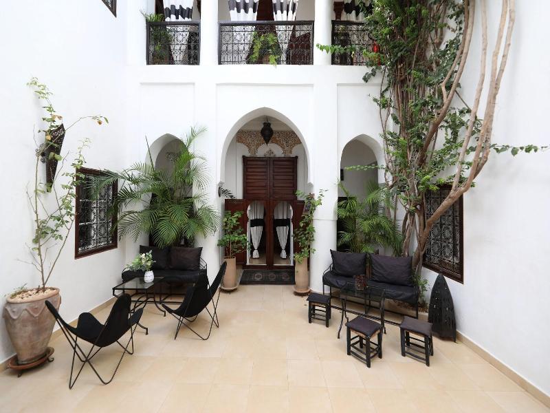 Riad Noor Charana - Genel