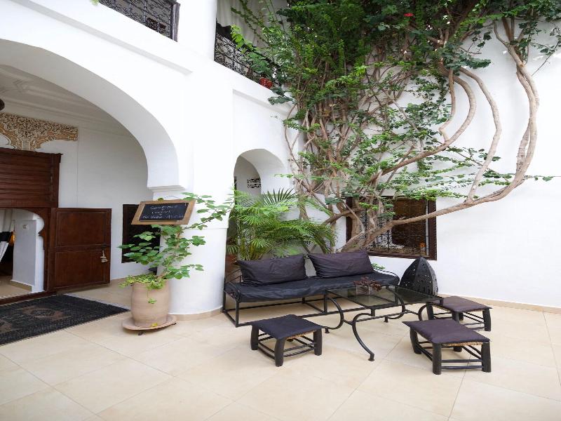Riad Noor Charana - Genel