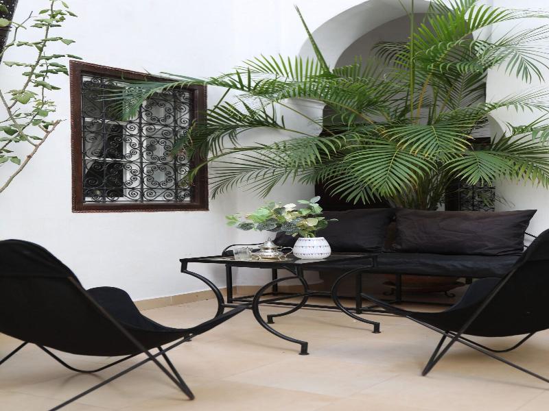 Riad Noor Charana - Genel