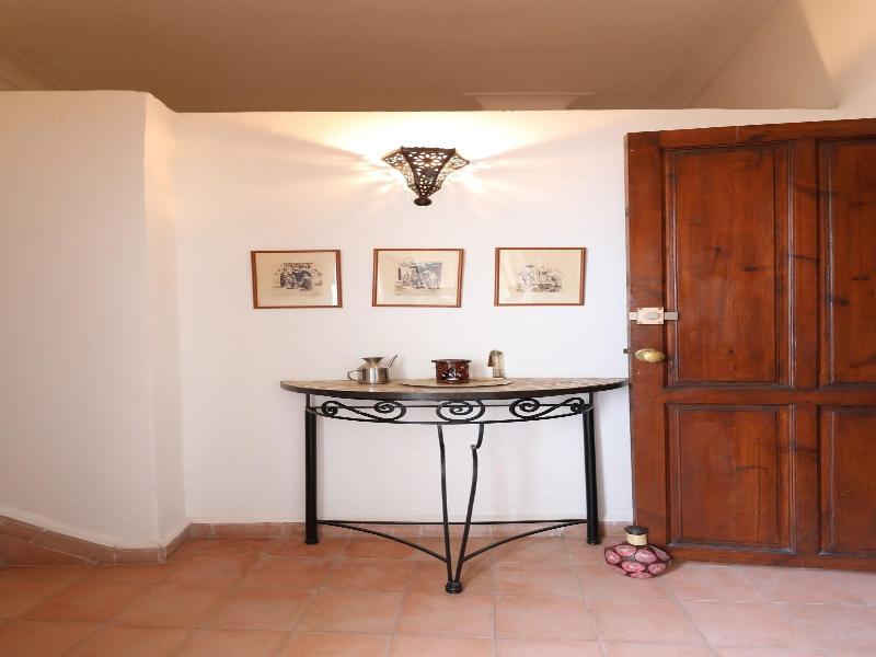 Riad Noor Charana - Genel