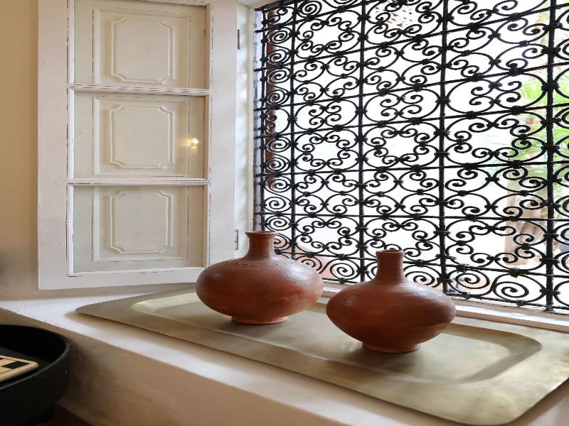 Riad Noor Charana - Genel
