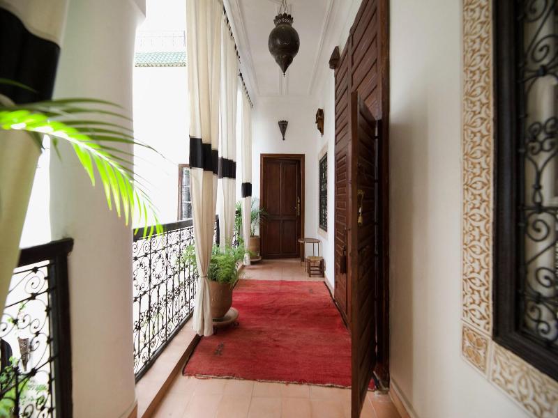Riad Noor Charana - Genel