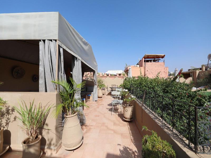 Riad Noor Charana - Genel