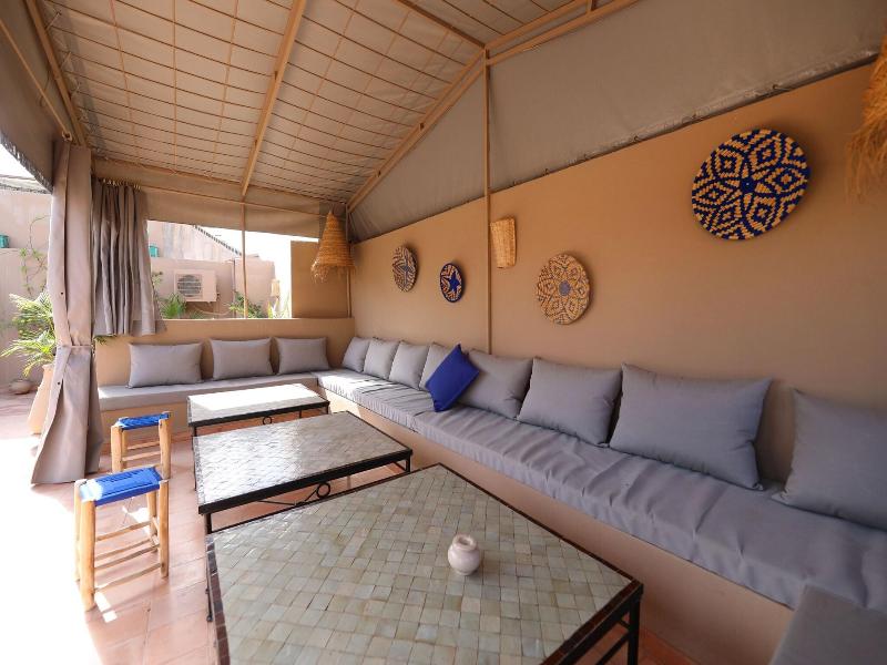 Riad Noor Charana - Genel