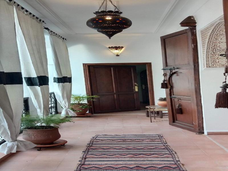 Riad Noor Charana - Genel