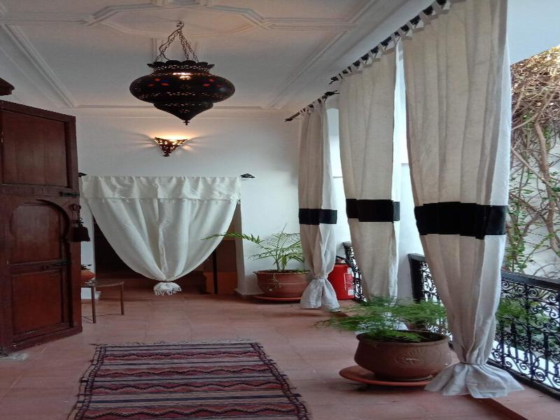 Riad Noor Charana - Genel
