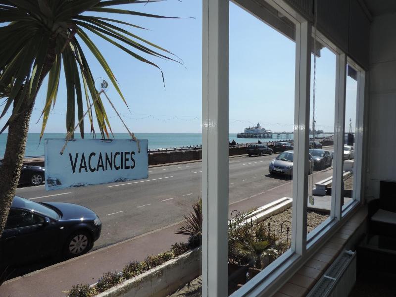 Beach Front Guest House - Lobi