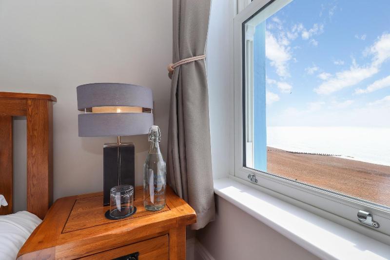 Beach Front Guest House - Oda