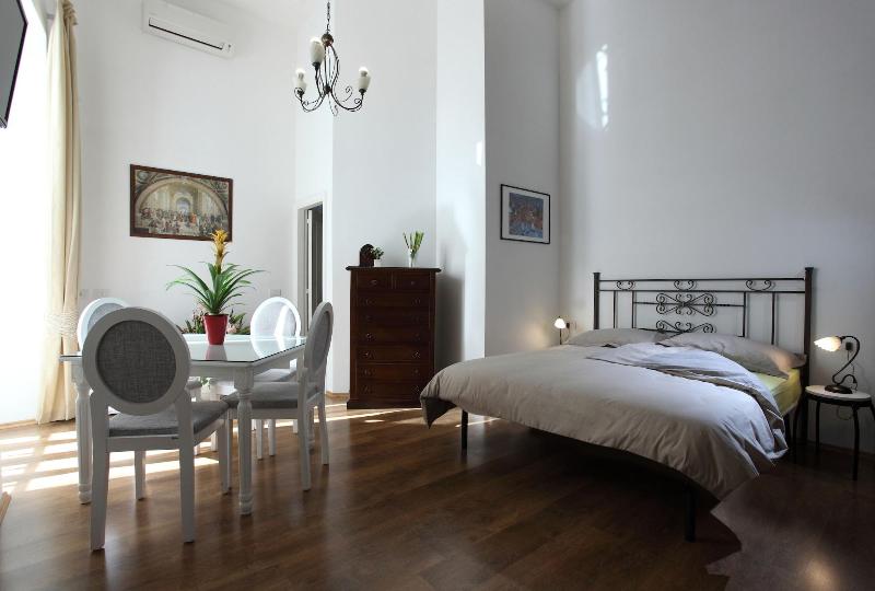 Napolipietrasanta - Oda