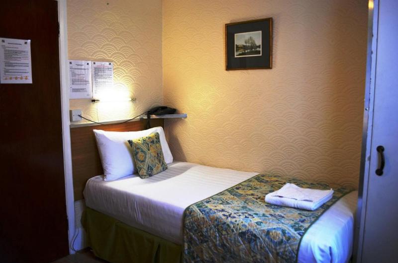 Falcon Hotel - Oda