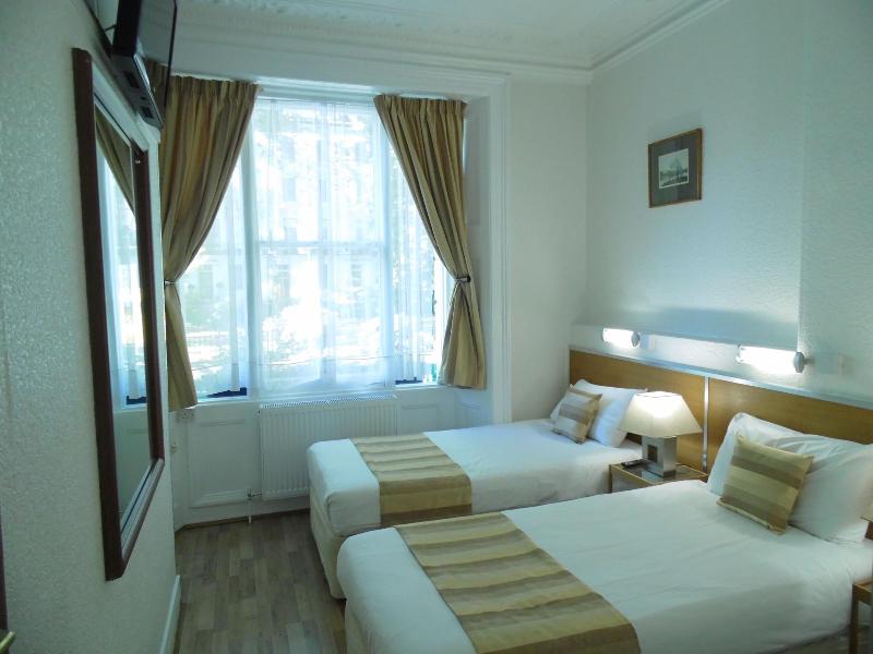 Falcon Hotel - Oda
