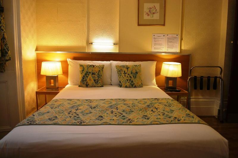 Falcon Hotel - Oda