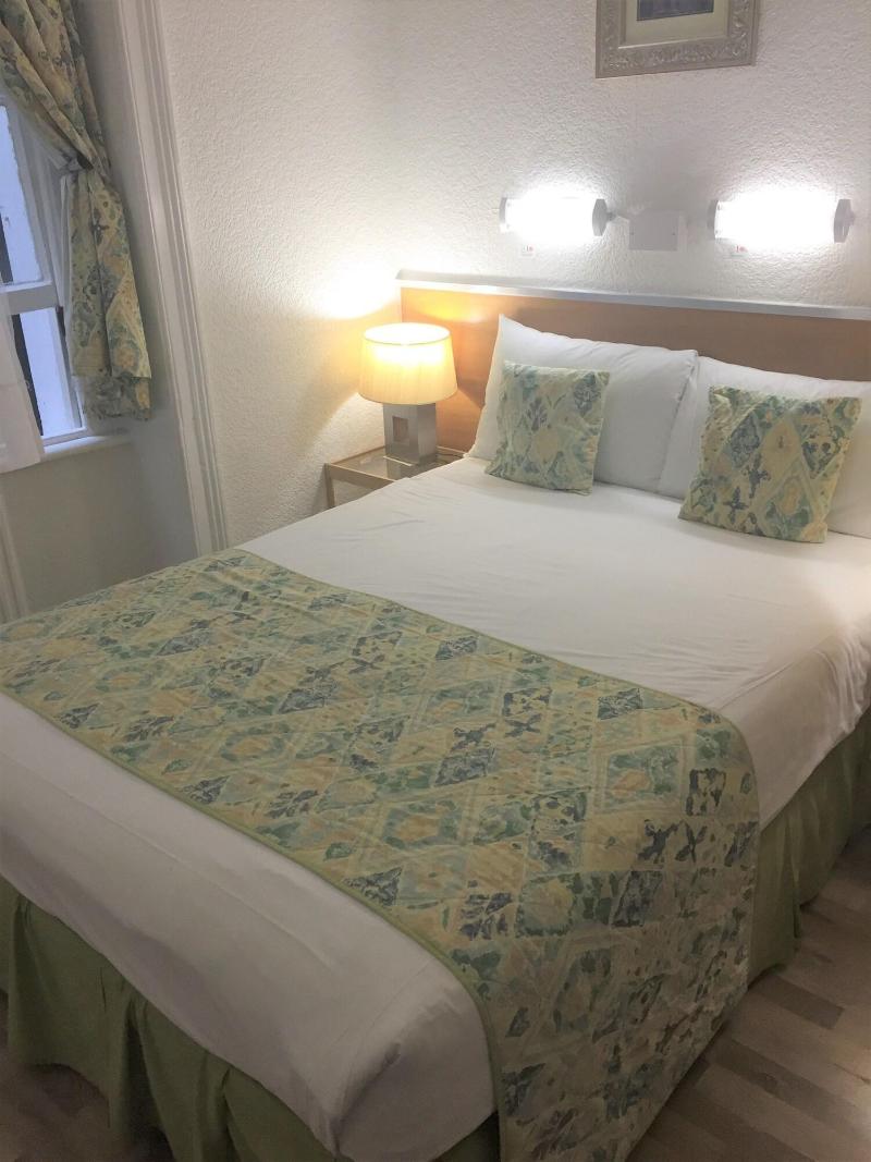 Falcon Hotel - Oda