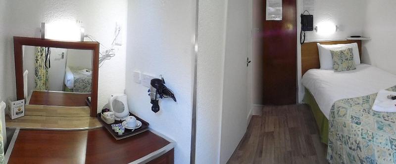 Falcon Hotel - Oda