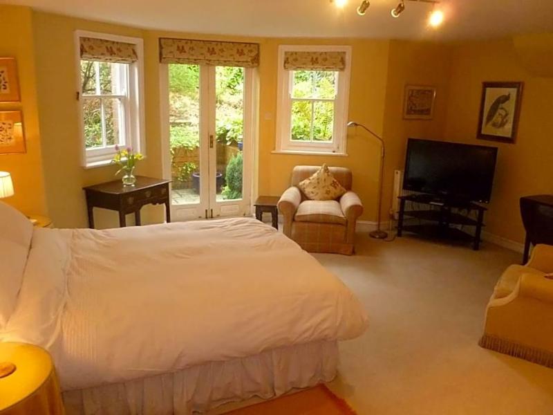 Laurel House - Genel