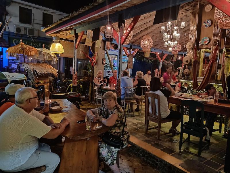 Lovina Central Hostel - Restoran