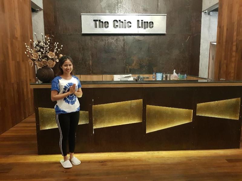 The Chic Lipe - Lobi