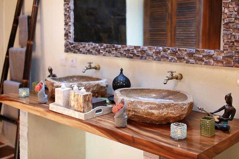 Uluwatu Lumbung Cottages - Oda