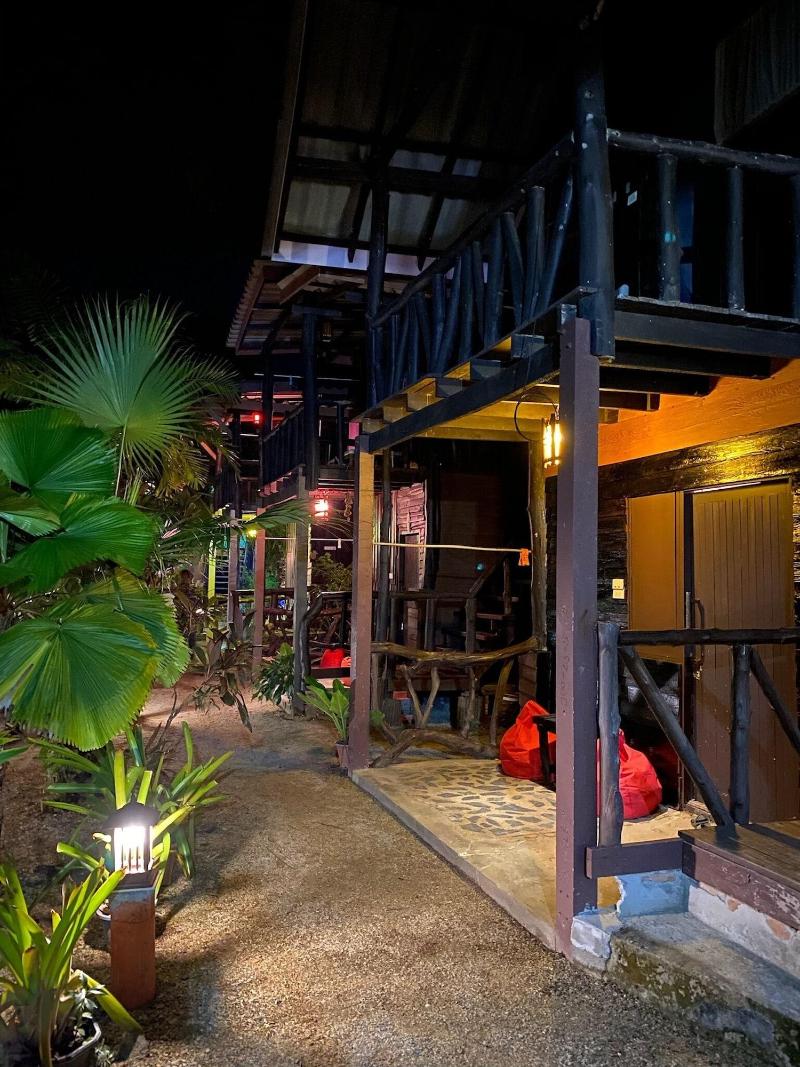 Leaf House Bungalow Hostel - Oda