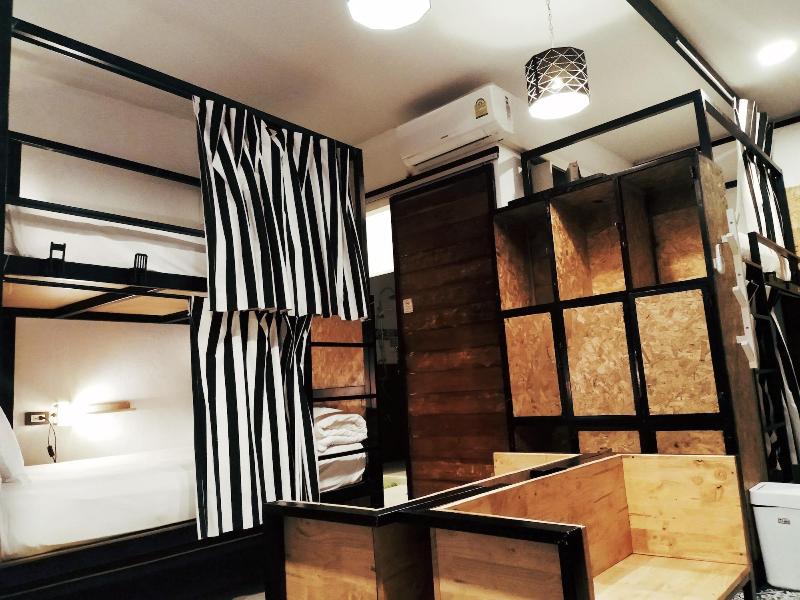 Sherloft Home And Hostel Dormitory - Oda
