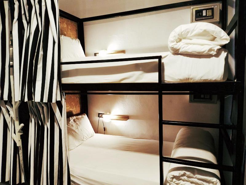 Sherloft Home And Hostel Dormitory - Oda