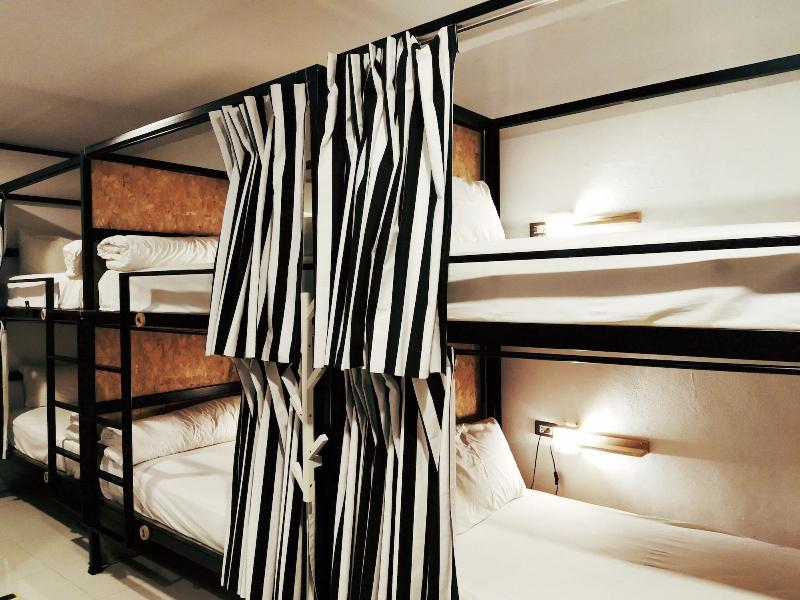 Sherloft Home And Hostel Dormitory - Oda