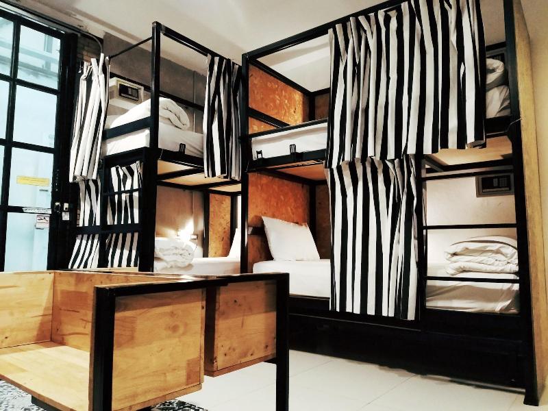Sherloft Home And Hostel Dormitory - Oda