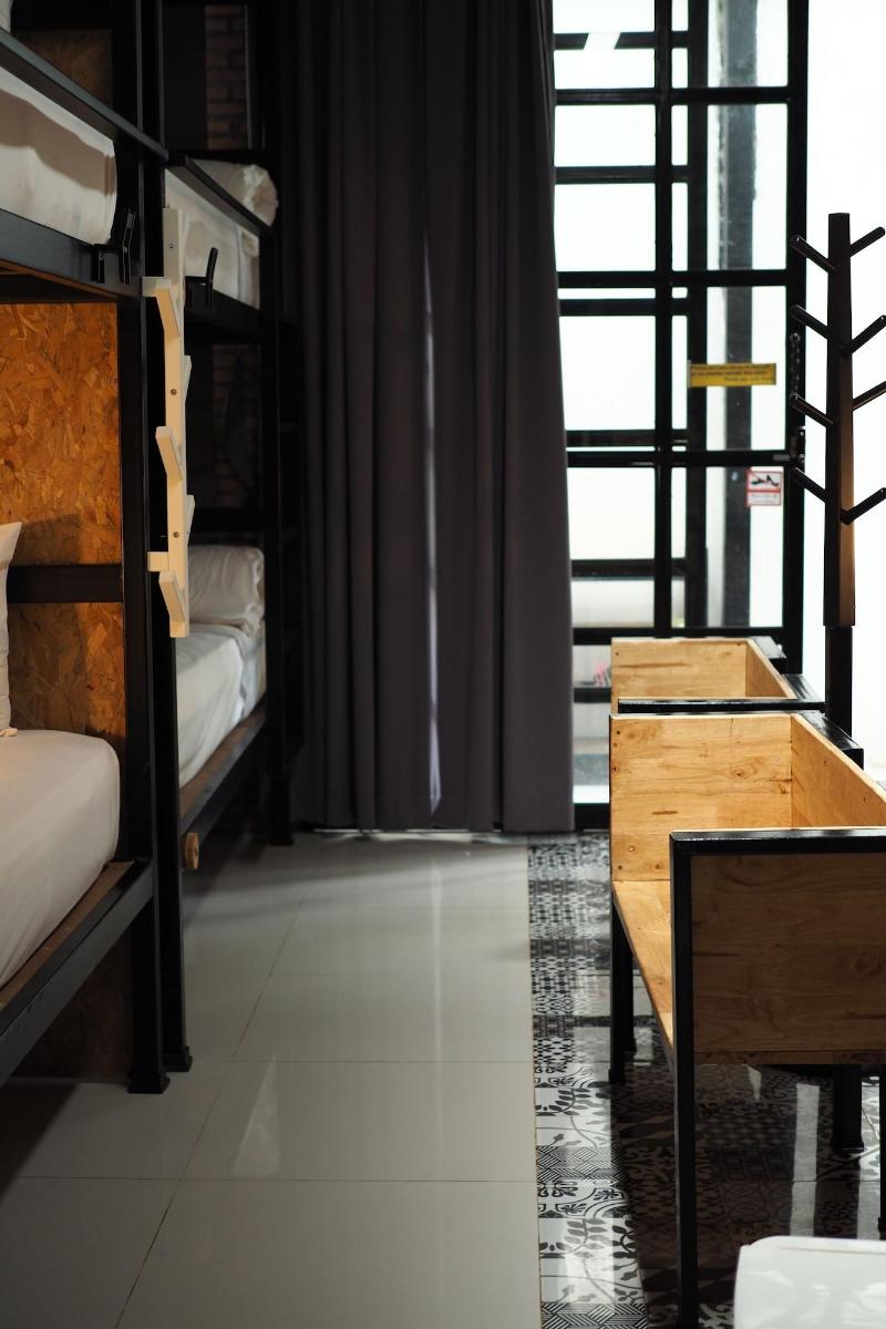 Sherloft Home And Hostel Dormitory - Oda