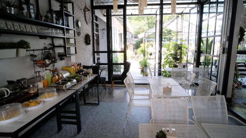 Sherloft Home And Hostel Dormitory - Restoran