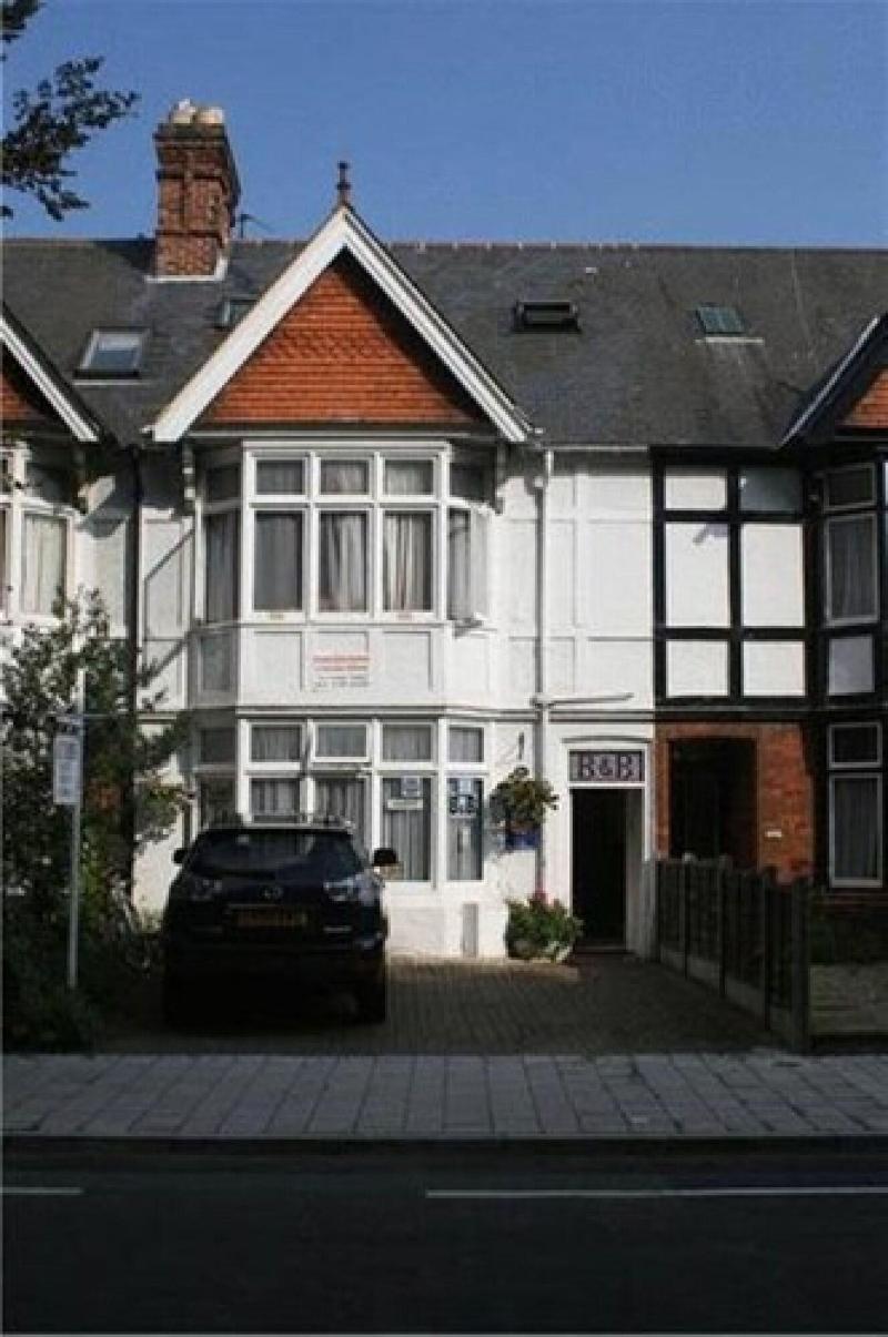 Adams Guest House - Lobi