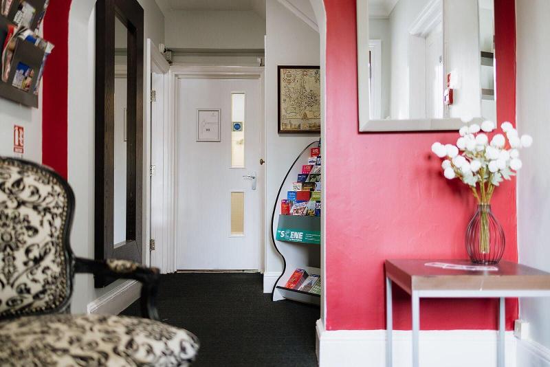 Red Mullions Guest House - Lobi