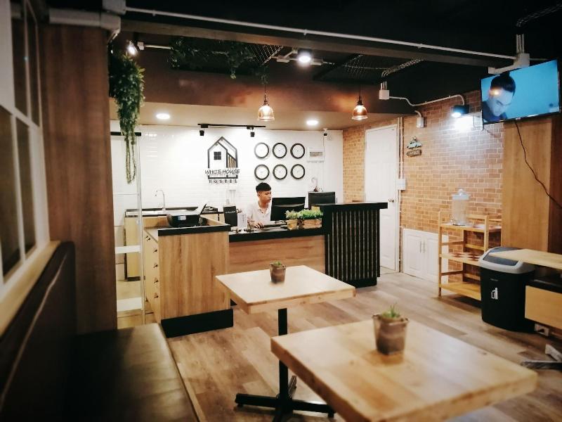 White House Hostel - Genel