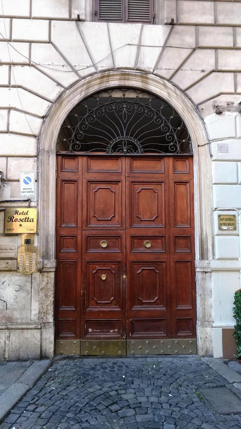 Nicolas Inn - Genel