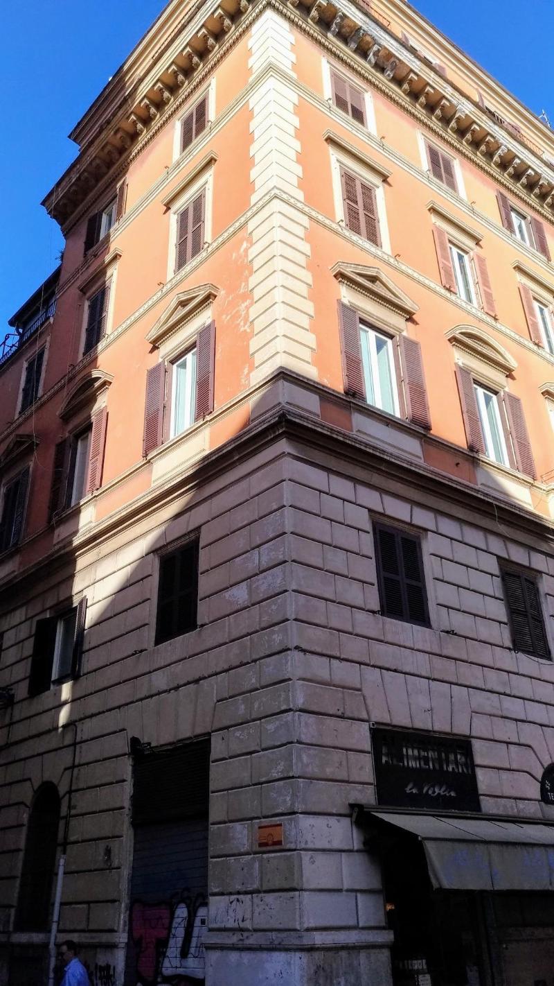 Nicolas Inn - Genel
