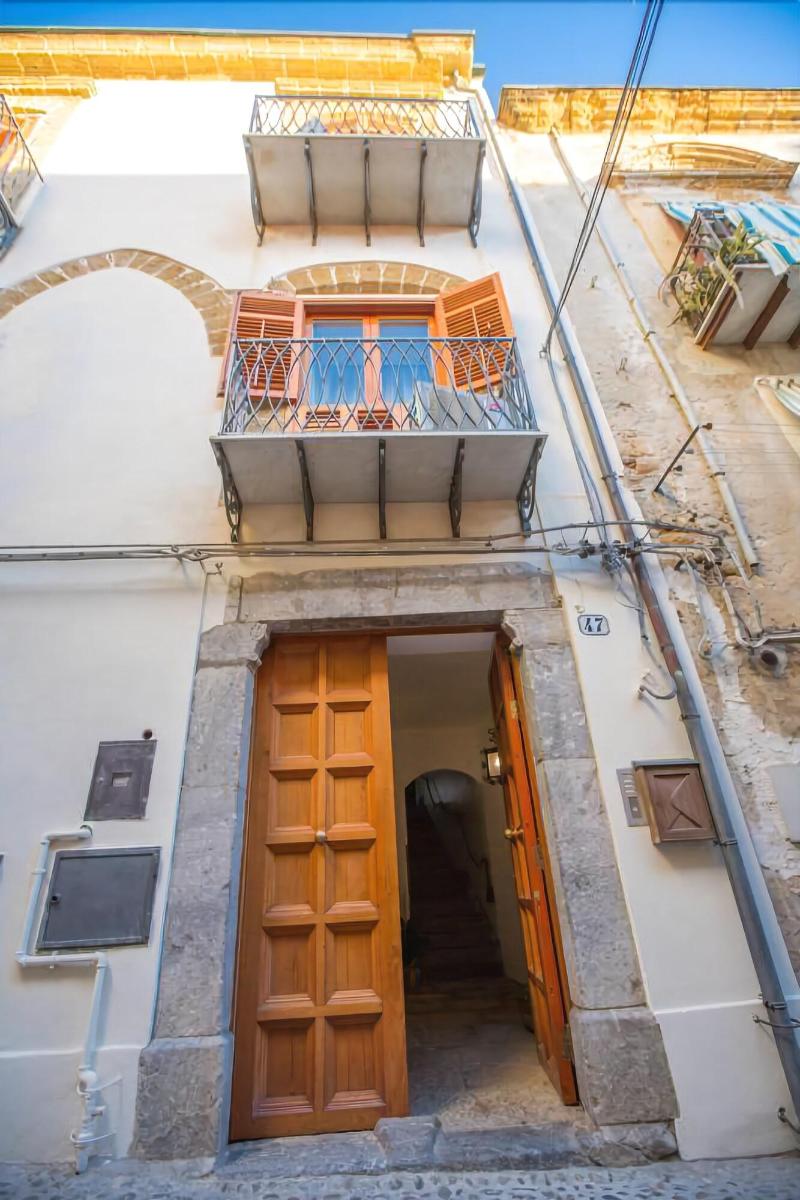 Palazzo Raho - Genel